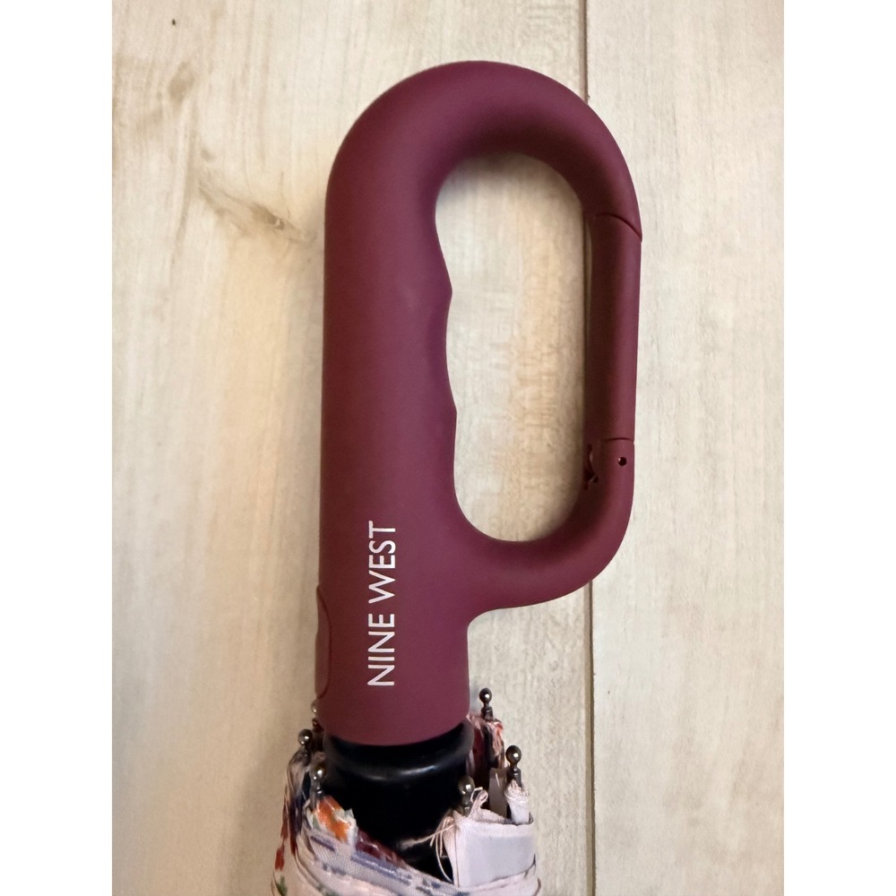 Nine West Carabiner Handle Umbrella Compact 44in Canopy Floral Pink Burgundy NWT - Picture 9 of 11